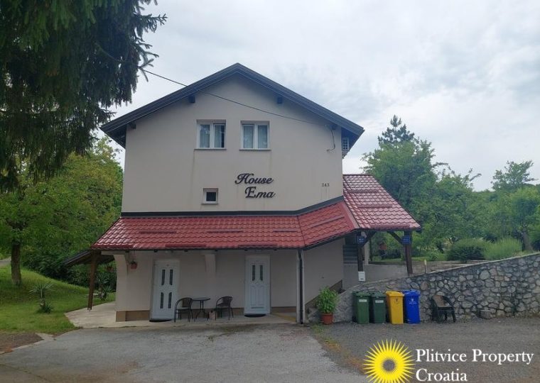 Established Guesthouse in Grabovac Near Plitvice Lakes — photo 2