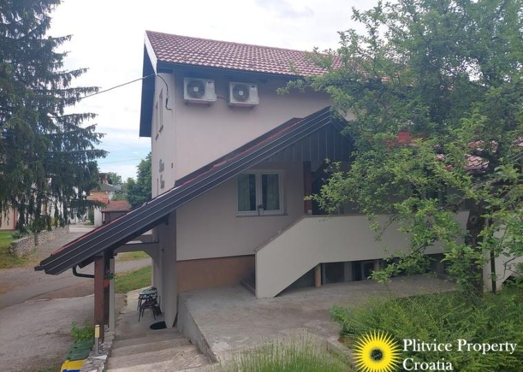 Established Guesthouse in Grabovac Near Plitvice Lakes — photo 4
