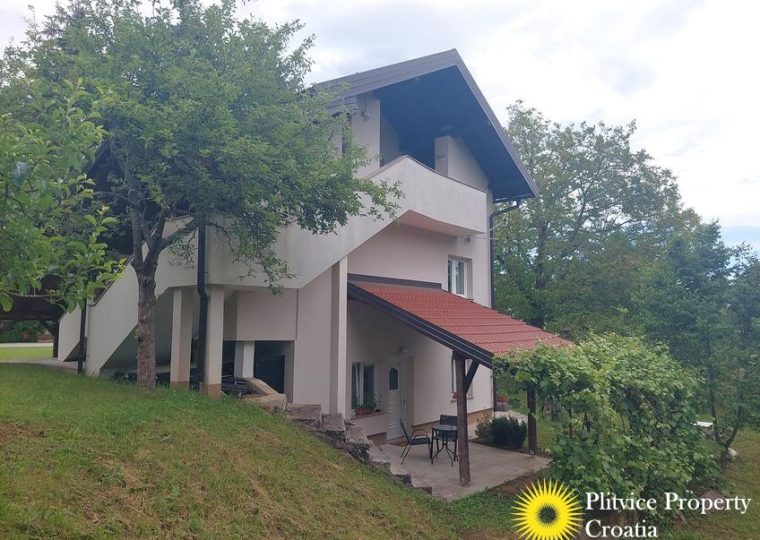 Established Guesthouse in Grabovac Near Plitvice Lakes — photo 3