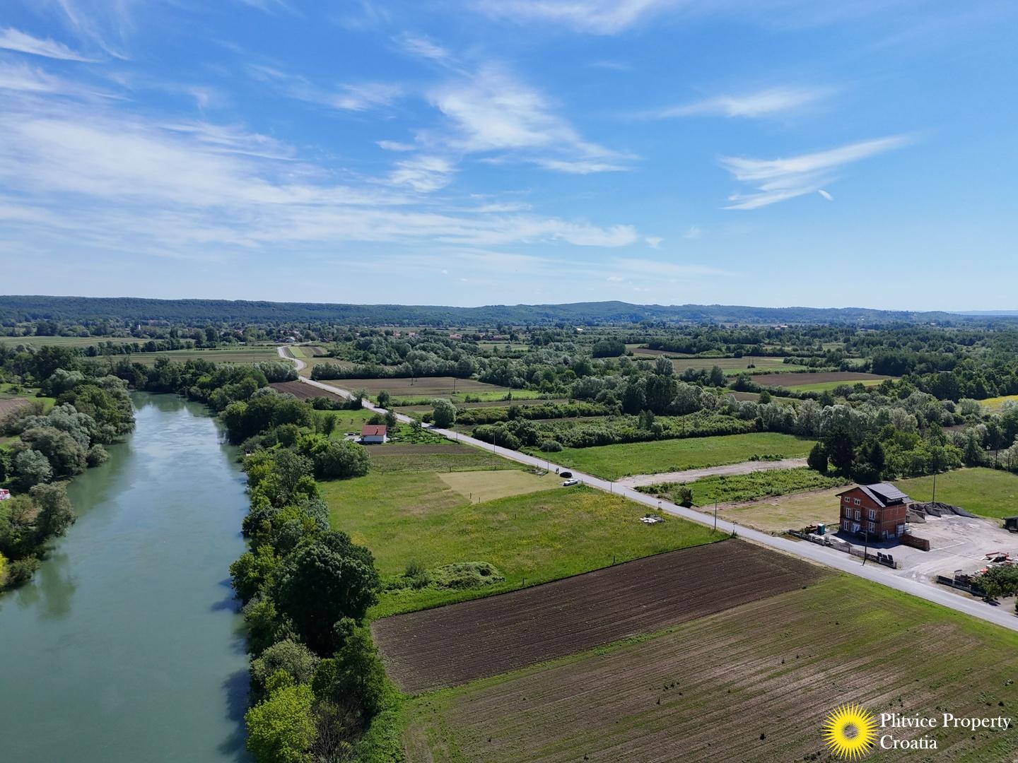 Building Land on the Kupa River in Ozalj — photo 1