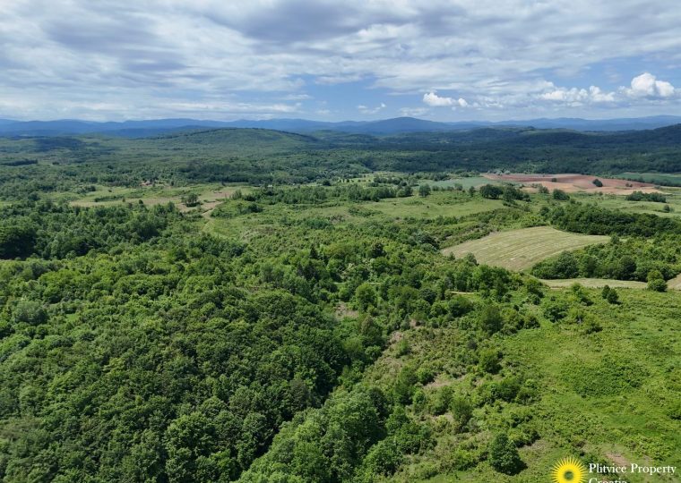 Extensive Off-Grid Building and Agricultural Land Surrounded by Nature