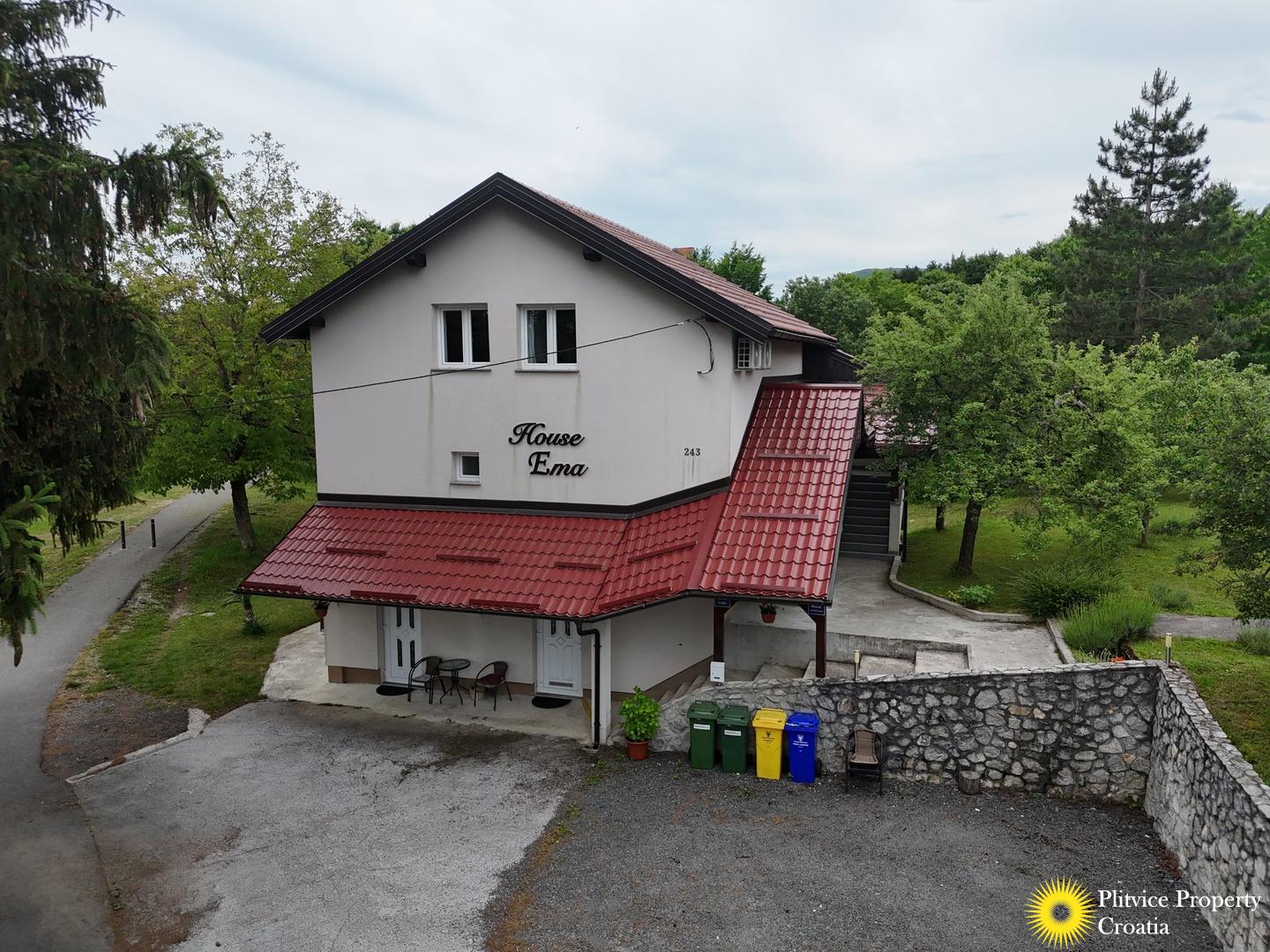 Established Guesthouse in Grabovac Near Plitvice Lakes — photo 1