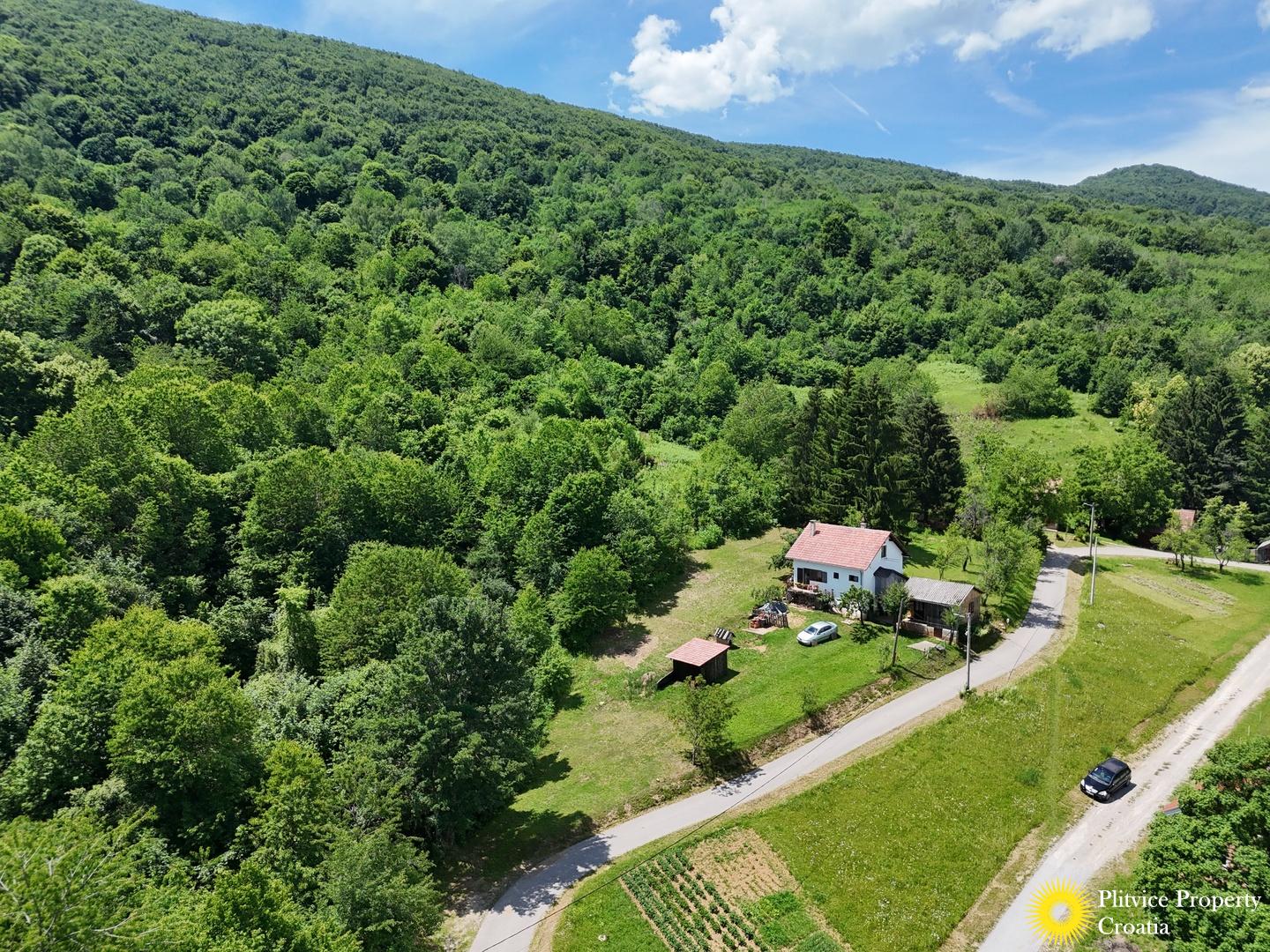 Charming Family Property Surrounded by Nature — photo 1