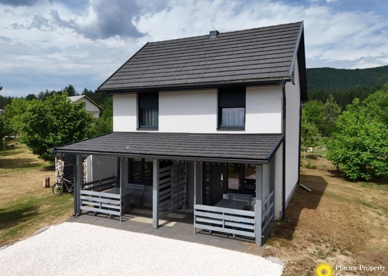 Beautifully Furnished House with Two Apartments in Rudanovac